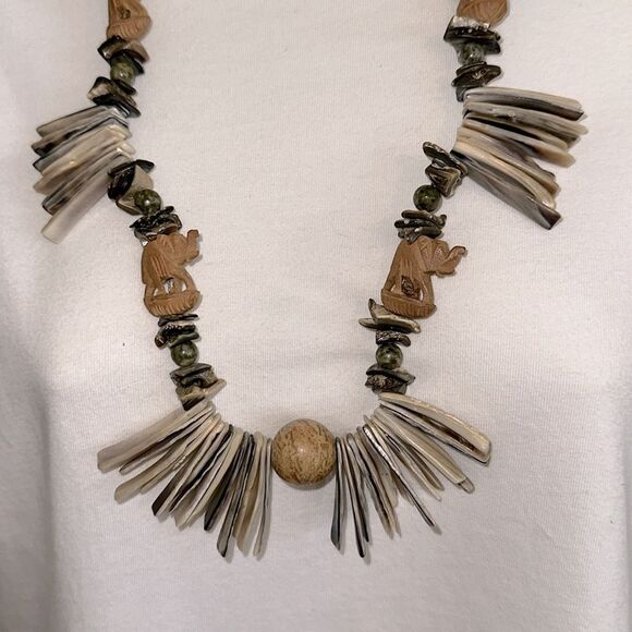 Vintage LN Brand Handcrafted Brown and Tan Chunky Shell & Stone Bead Necklace - Picture 2 of 8